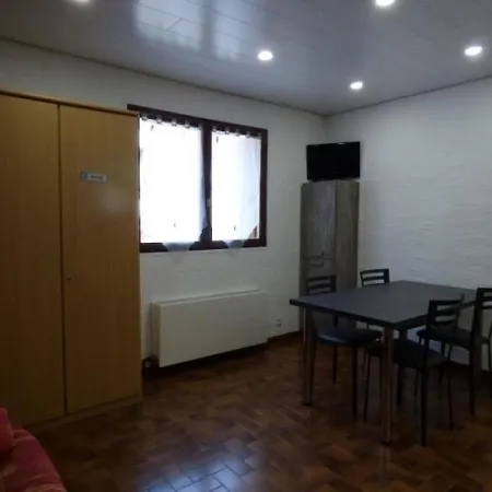 Apartment Jalouvre 1 *